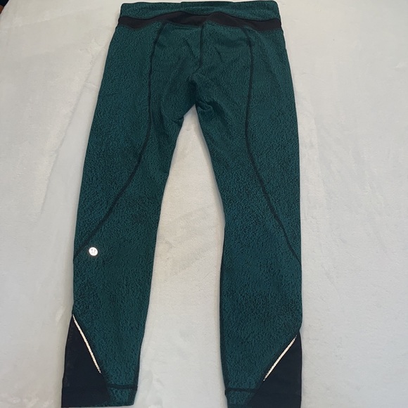 Lululemon 7/8 green and mesh leggings size 6 - Picture 11 of 15